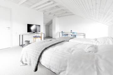 Фото номера Коттедж с 6 спальнями Дома для отпуска Kalaranna Holiday Home г. Eisma 48