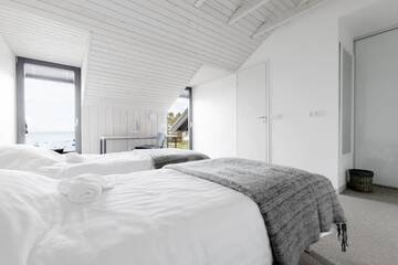 Фото номера Коттедж с 6 спальнями Дома для отпуска Kalaranna Holiday Home г. Eisma 42
