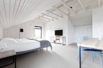 Фото номера Коттедж с 6 спальнями Дома для отпуска Kalaranna Holiday Home г. Eisma 49
