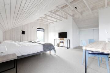 Фото номера Коттедж с 6 спальнями Дома для отпуска Kalaranna Holiday Home г. Eisma 20