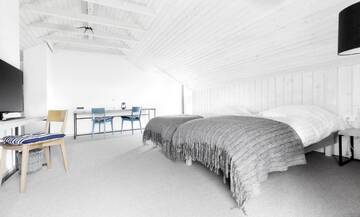 Фото номера Коттедж с 6 спальнями Дома для отпуска Kalaranna Holiday Home г. Eisma 25
