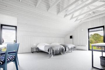 Фото номера Коттедж с 6 спальнями Дома для отпуска Kalaranna Holiday Home г. Eisma 24