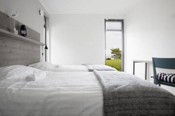 Фото номера Коттедж с 6 спальнями Дома для отпуска Kalaranna Holiday Home г. Eisma 38